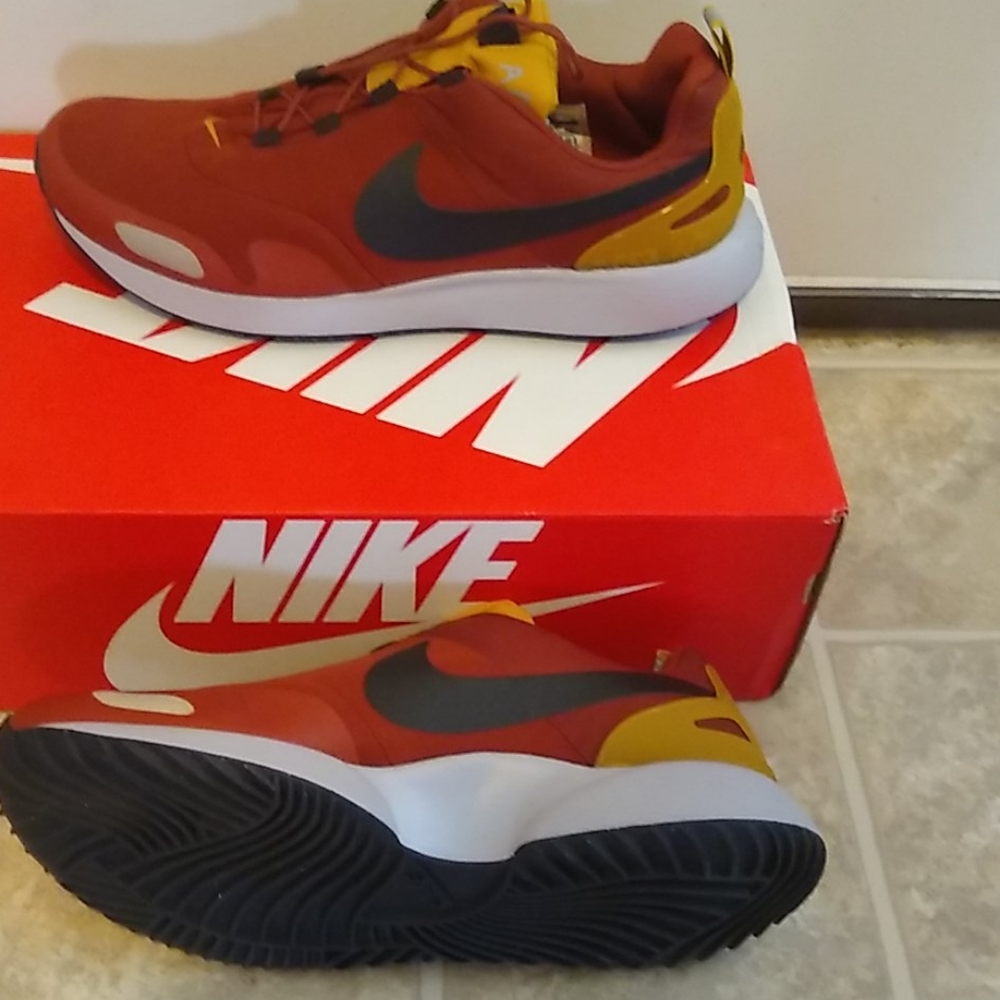 NEW Nike Men's Air Pegesi NEW Size 10